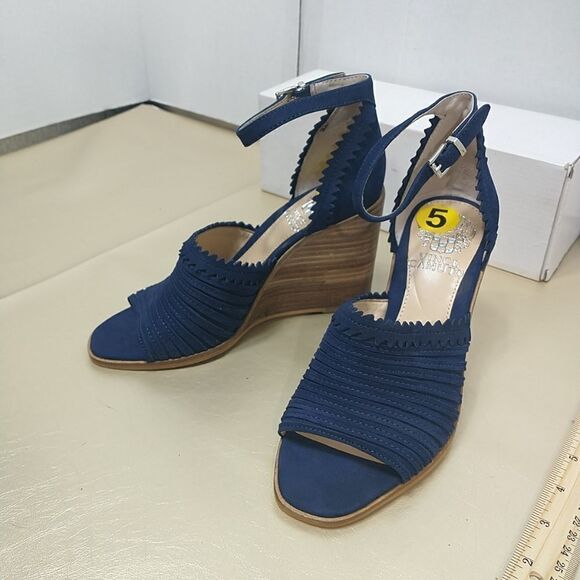 Vince Camuto Dovina Heels Woman's SZ 5M Blue . Condition is Pre-owned - Picture 12 of 12